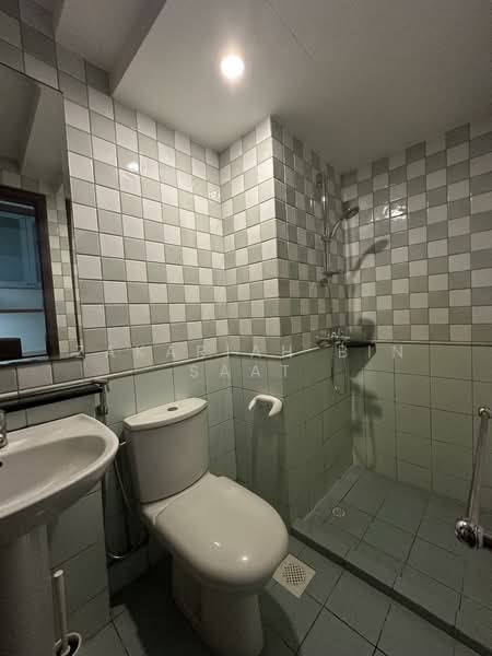 Yishun Emerald, 28 Canberra Drive, 4 Bedrooms, 1,356 sqft, Condominium For Sale, by Zakariah Bin Saat, 500137344 - Junior suite ensuite Bathroom/Toilet - PropertyGuru.com.sg