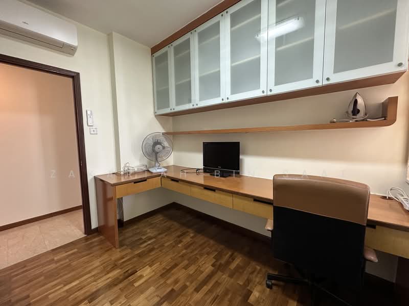 Yishun Emerald, 28 Canberra Drive, 4 Bedrooms, 1,356 sqft, Condominium For Sale, by Zakariah Bin Saat, 500137344 - Junior suite / Home office - PropertyGuru.com.sg