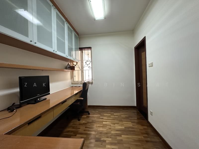 Yishun Emerald, 28 Canberra Drive, 4 Bedrooms, 1,356 sqft, Condominium For Sale, by Zakariah Bin Saat, 500137344 - Junior suite / Home office - PropertyGuru.com.sg