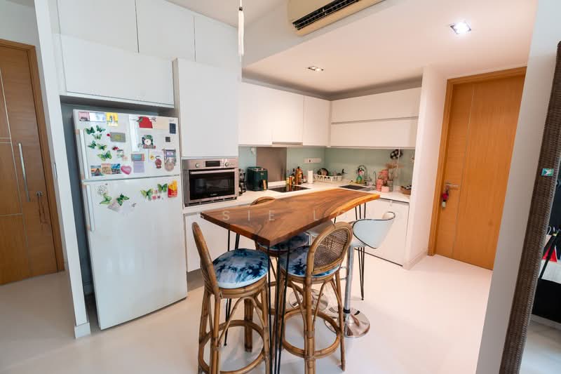 Estilo, 71 Wilkie Road, 1 Bedroom, 527 sqft, Apartment For Rent, by Cassie Long, 500137349 - Kitchen - PropertyGuru.com.sg