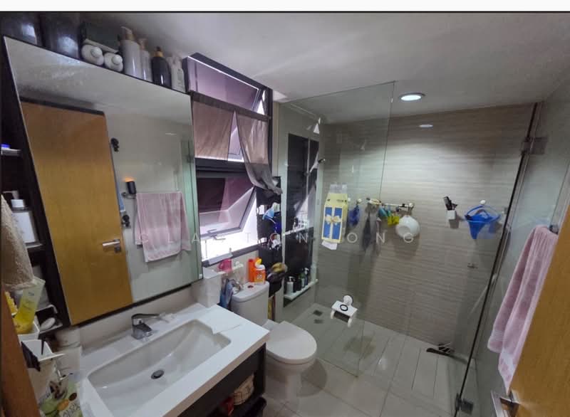 Blossom Residences, 30 Segar Road, 4 Bedrooms, 1,249 sqft, Executive Condominium For Sale, by Clayton Ong, 500137365 - Bathroom - PropertyGuru.com.sg