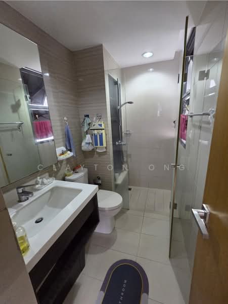 Blossom Residences, 30 Segar Road, 4 Bedrooms, 1,249 sqft, Executive Condominium For Sale, by Clayton Ong, 500137365 - Bathroom - PropertyGuru.com.sg