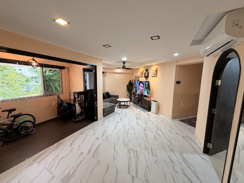 716 Jurong West Street 71, 716 Jurong West Street 71, 3 Bedrooms, 1,194 sqft, HDB Flat For Sale, by Fariss Haiqel, 500137396 - Living Room - PropertyGuru.com.sg
