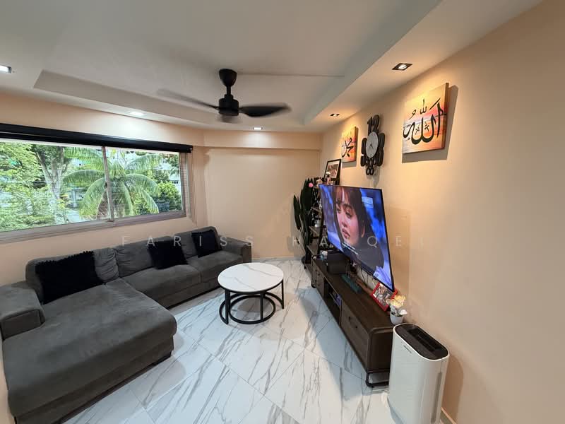 716 Jurong West Street 71, 716 Jurong West Street 71, 3 Bedrooms, 1,194 sqft, HDB Flat For Sale, by Fariss Haiqel, 500137396 - Living Room - PropertyGuru.com.sg