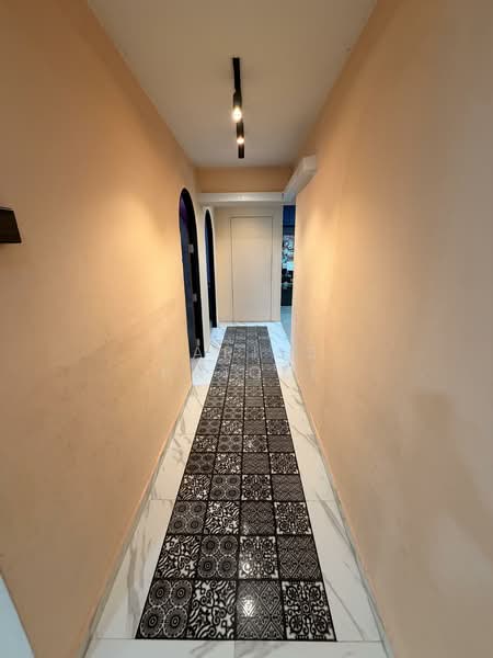 716 Jurong West Street 71, 716 Jurong West Street 71, 3 Bedrooms, 1,194 sqft, HDB Flat For Sale, by Fariss Haiqel, 500137396 - Corridor - PropertyGuru.com.sg