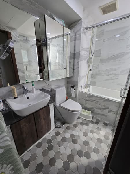 The Bayshore, 22 Bayshore Road, 3 Bedrooms, 1,259 sqft, Condominium For Sale, by Dominic Lim, 500137403 - Ensuite Master bath - PropertyGuru.com.sg