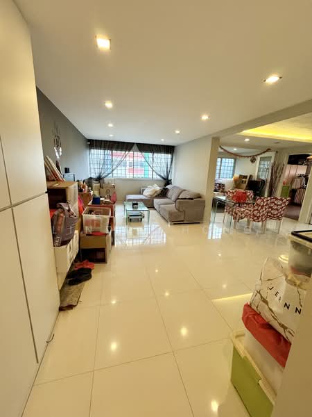 785 Yishun Avenue 2, 785 Yishun Avenue 2, 3 Bedrooms, 1,302 sqft, HDB Flat For Sale, by Linda Chong, 500137408 - Living Room - PropertyGuru.com.sg