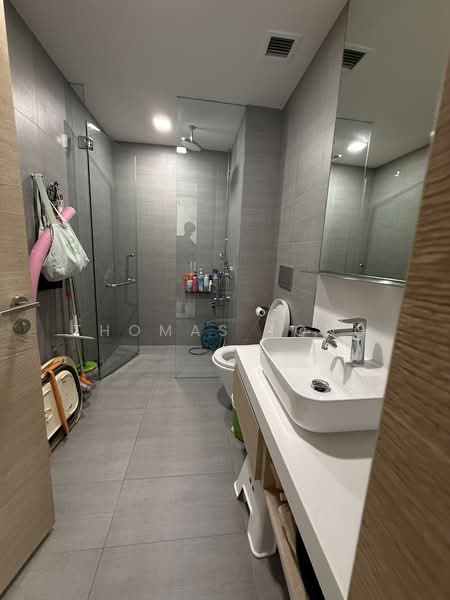 Sennett Residence, 31 Pheng Geck Avenue, 2 Bedrooms, 829 sqft, Condominium For Sale, by Thomas Tong, 500137418 - Bathroom - PropertyGuru.com.sg