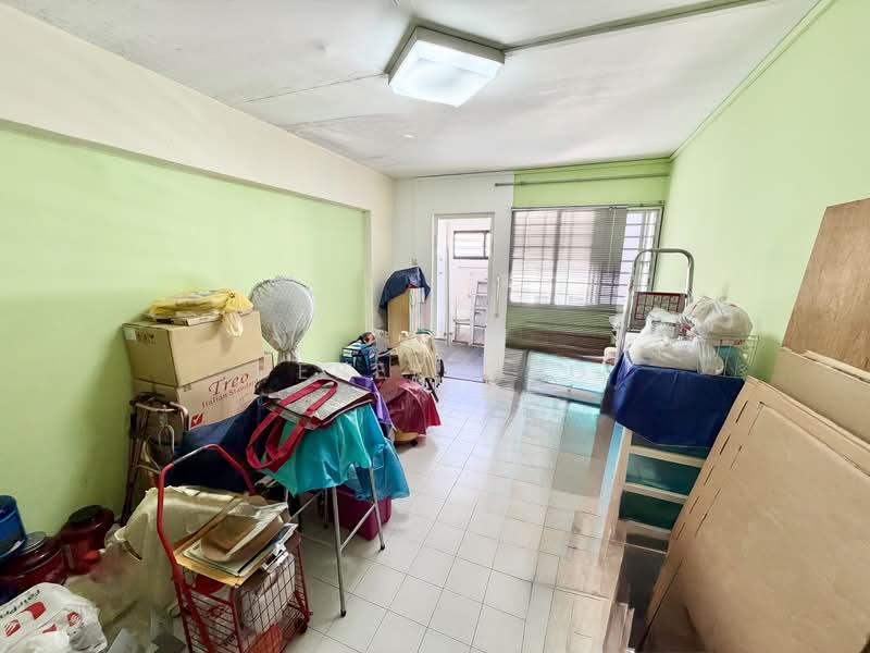 448 Tampines Street 42, 448 Tampines Street 42, 3 Bedrooms, 1,119 sqft, HDB Flat For Sale, by Derek Ong, 500137422 - Master Bedroom - PropertyGuru.com.sg