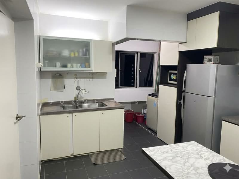 710 Pasir Ris Street 72, 710 Pasir Ris Street 72, 4 Bedrooms, 1,593 sqft, HDB Flat For Sale, by Sukmeet Singh, 500137423 - Kitchen - PropertyGuru.com.sg