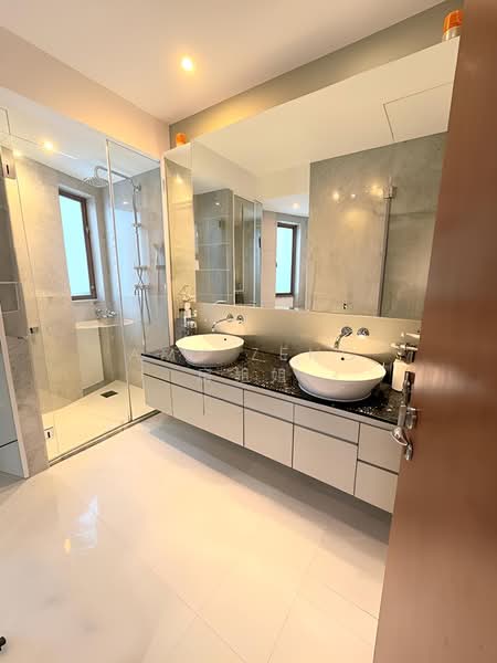 The Edge on Cairnhill, 130 Cairnhill Road, 4 Bedrooms, 2,131 sqft, Condominium For Sale, by Amy Zeng 房姐姐, 500137424 - Bathroom - PropertyGuru.com.sg