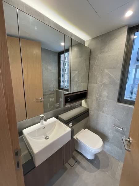 Midwood, 8 Hillview Rise, 3 Bedrooms, 904 sqft, Condominium For Sale, by James Yio (杨瑞华), 500137435 - Bathroom - PropertyGuru.com.sg