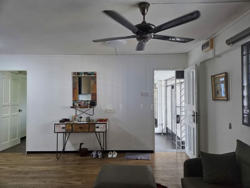 709 Bedok Reservoir Road, 709 Bedok Reservoir Road, Room Rental, 100 sqft, HDB Flat For Rent, by Alice Teo, 500137443 - Living Room - PropertyGuru.com.sg