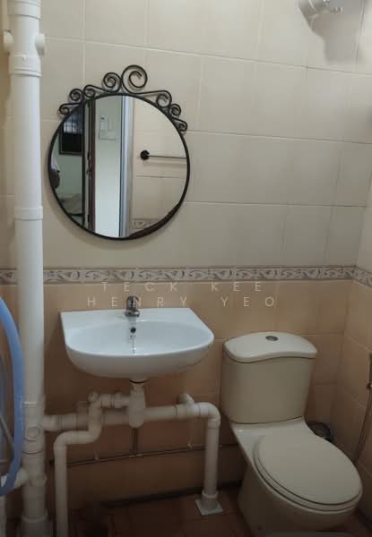 306 Clementi Avenue 4, 306 Clementi Avenue 4, 2 Bedrooms, 721 sqft, HDB Flat For Rent, by Teck Kee Henry Yeo, 500137450 - Master Bedroom Bathroom - PropertyGuru.com.sg