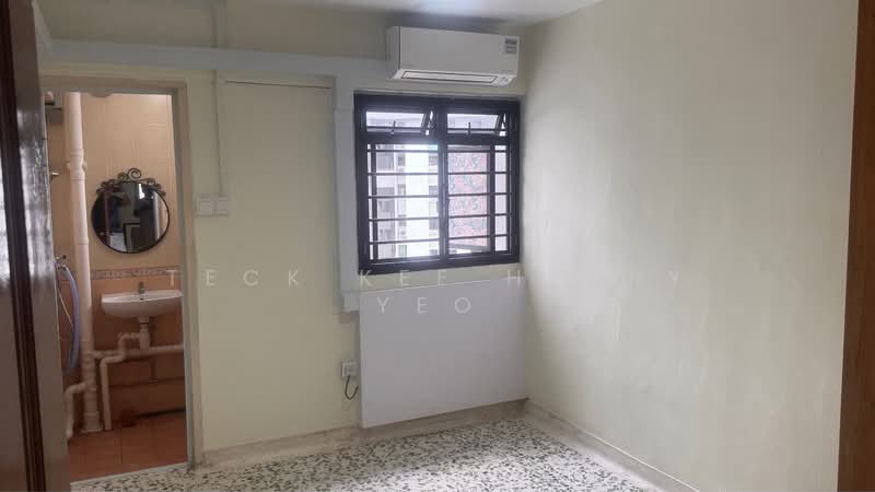 306 Clementi Avenue 4, 306 Clementi Avenue 4, 2 Bedrooms, 721 sqft, HDB Flat For Rent, by Teck Kee Henry Yeo, 500137450 - Master bedroom - PropertyGuru.com.sg