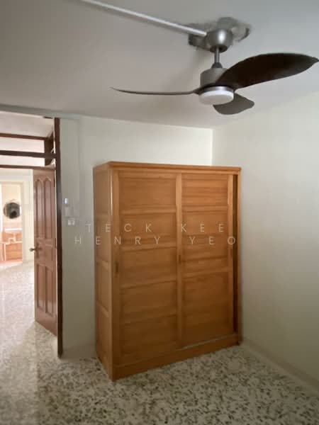 306 Clementi Avenue 4, 306 Clementi Avenue 4, Buona Vista / West Coast / Clementi New Town, 2 Bedrooms, 721 sqft, HDB Flat For Rent, by Teck Kee Henry Yeo, 500137450 - 2 nd room wardrobe - PropertyGuru.com.sg