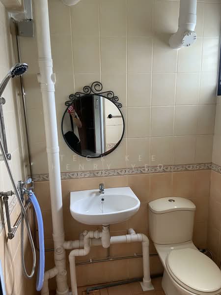 306 Clementi Avenue 4, 306 Clementi Avenue 4, Buona Vista / West Coast / Clementi New Town, 2 Bedrooms, 721 sqft, HDB Flat For Rent, by Teck Kee Henry Yeo, 500137450 - Master Bathroom bathroom - PropertyGuru.com.sg