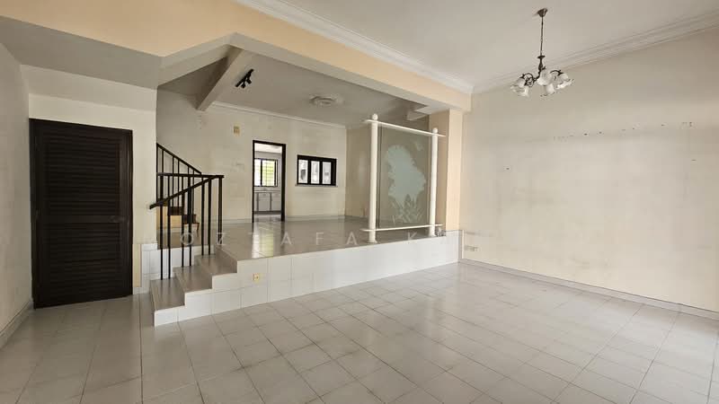 Pasir Panjang Dr, Pasir Panjang Dr, 4 Bedrooms, 2,000 sqft, Terraced House For Rent, by Moztafa Kamal, 500137458 - Living Room - PropertyGuru.com.sg
