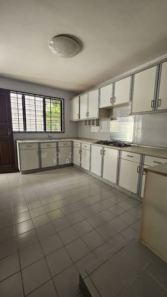 Pasir Panjang Dr, Pasir Panjang Dr, 4 Bedrooms, 2,000 sqft, Terraced House For Rent, by Moztafa Kamal, 500137458 - Kitchen - PropertyGuru.com.sg