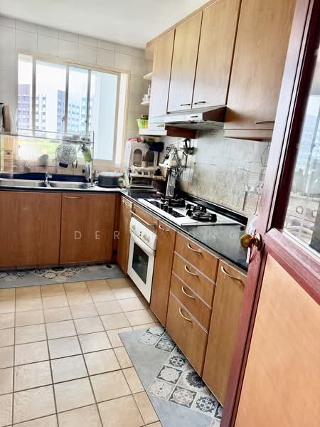 Yishun Sapphire, 40 Canberra Drive, 4 Bedrooms, 1,410 sqft, Condominium For Sale, by Derek Ong, 500137466 - Kitchen - PropertyGuru.com.sg