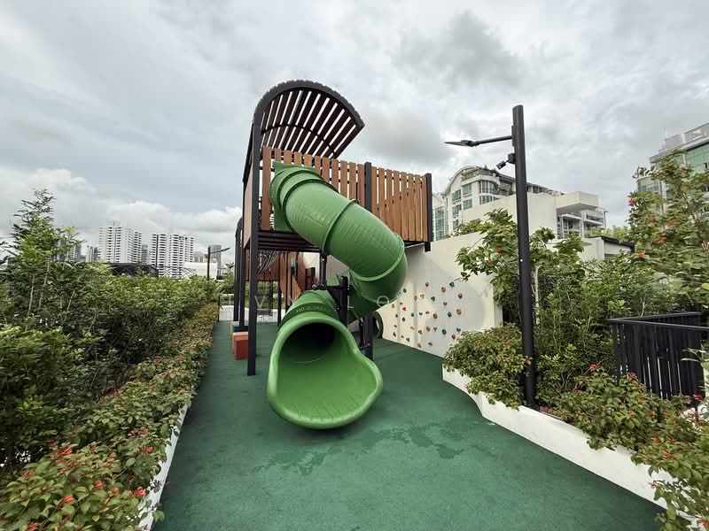 Jervois Mansion, 4 Jervois Close, 4 Bedrooms, 1,539 sqft, Condominium For Rent, by Ivy Long, 500137467 - Children's Playground on Rooftop - PropertyGuru.com.sg