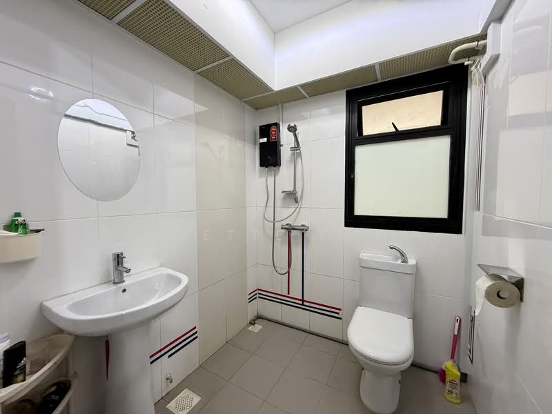 467C Bukit Batok West Avenue 9, 467C Bukit Batok West Avenue 9, 1 Bedroom, 409 sqft, HDB Flat For Rent, by Colette Chua, 500137476 - Bathroom - PropertyGuru.com.sg