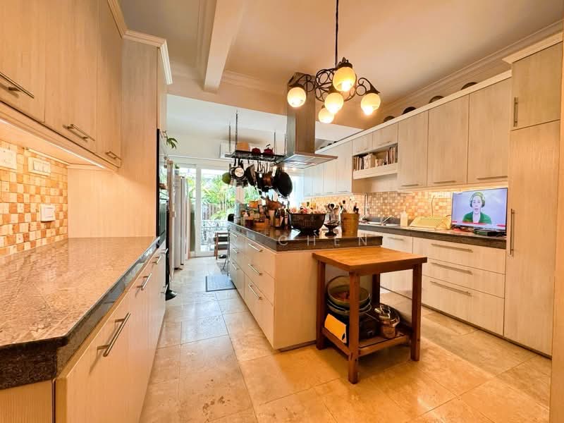Timeless Oriental Colonial Luxury House At Coronation Road West Vicinity, Coronation Road West / Jalan Haji Alias / Lim Tai See, 4 Bedrooms, 4,000 sqft, Terraced House For Sale, by Andy Cheng, 500137497 - Kitchen - PropertyGuru.com.sg