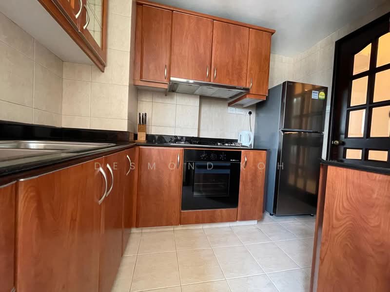 The Bencoolen, 180 Bencoolen Street, 2 Bedrooms, 829 sqft, Apartment For Sale, by Desmond Koh, 500137500 - Kitchen - PropertyGuru.com.sg