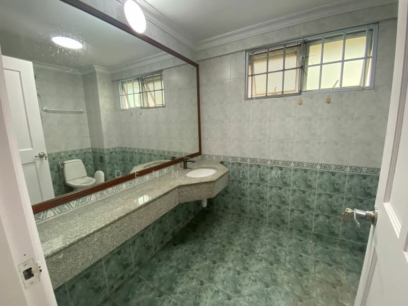 The Springside, Springside Walk, 4 Bedrooms, 3,448 sqft, Terraced House For Sale, by Dennis Lim, 500137505 - Bathroom - PropertyGuru.com.sg