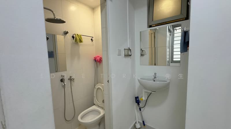 The Centris, 81 Jurong West Central 3, Room Rental, 150 sqft, Apartment For Rent, by Eddie Tork 戴先生, 500137522 - Bathroom - PropertyGuru.com.sg