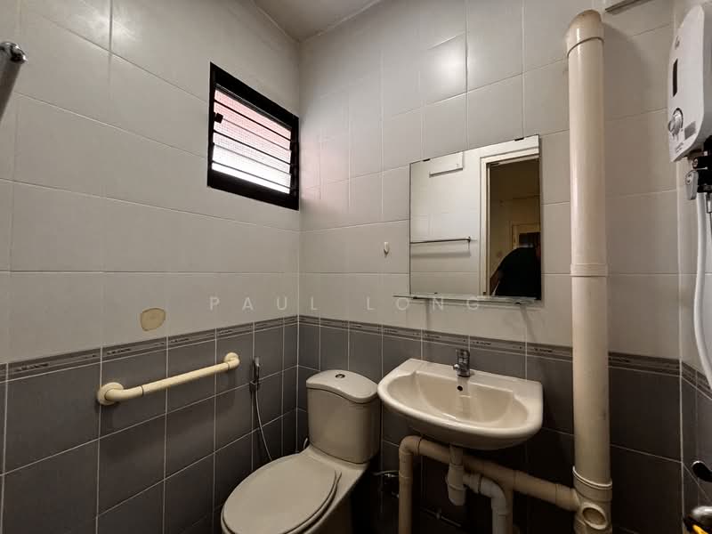 124 Bedok North Road, 124 Bedok North Road, 2 Bedrooms, 721 sqft, HDB Flat For Sale, by Paul Long, 500137526 - Bathroom - PropertyGuru.com.sg