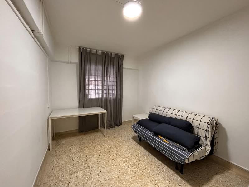 124 Bedok North Road, 124 Bedok North Road, 2 Bedrooms, 721 sqft, HDB Flat For Sale, by Paul Long, 500137526 - Common Bedroom - PropertyGuru.com.sg