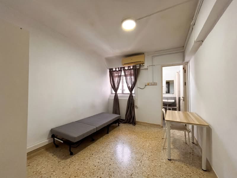 124 Bedok North Road, 124 Bedok North Road, 2 Bedrooms, 721 sqft, HDB Flat For Sale, by Paul Long, 500137526 - Master Bedroom - PropertyGuru.com.sg