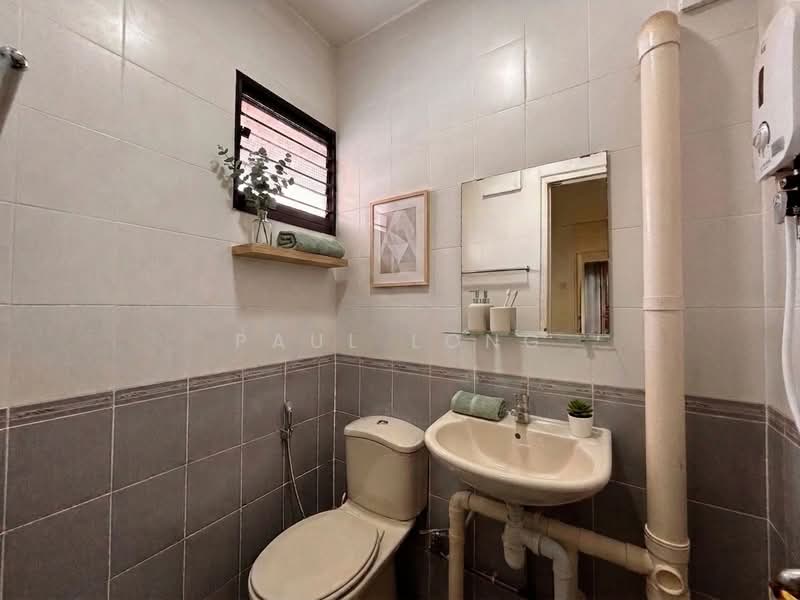 124 Bedok North Road, 124 Bedok North Road, 2 Bedrooms, 721 sqft, HDB Flat For Sale, by Paul Long, 500137526 - Bathroom - PropertyGuru.com.sg