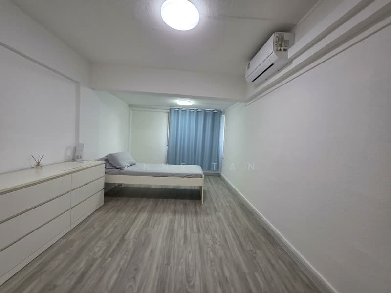 426 Clementi Avenue 3, 426 Clementi Avenue 3, 2 Bedrooms, 872 sqft, HDB Flat For Rent, by Anne Tan, 500137548 - Bedroom - PropertyGuru.com.sg