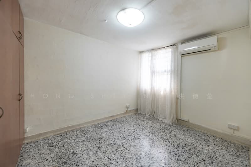 4 Ghim Moh Road, 4 Ghim Moh Road, 2 Bedrooms, 700 sqft, HDB Flat For Sale, by Hong Shiying 洪诗莹, 500137556 - Master Bedroom - PropertyGuru.com.sg
