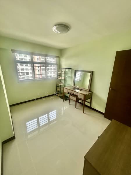 166A Yung Kuang Court, 166A Yung Kuang Road, 3 Bedrooms, 1,216 sqft, HDB Flat For Rent, by Jon Ong (Onglai) 王金祥, 500137594 - Bedroom - PropertyGuru.com.sg