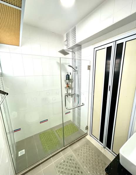 166A Yung Kuang Court, 166A Yung Kuang Road, 3 Bedrooms, 1,216 sqft, HDB Flat For Rent, by Jon Ong (Onglai) 王金祥, 500137594 - Bathroom - PropertyGuru.com.sg