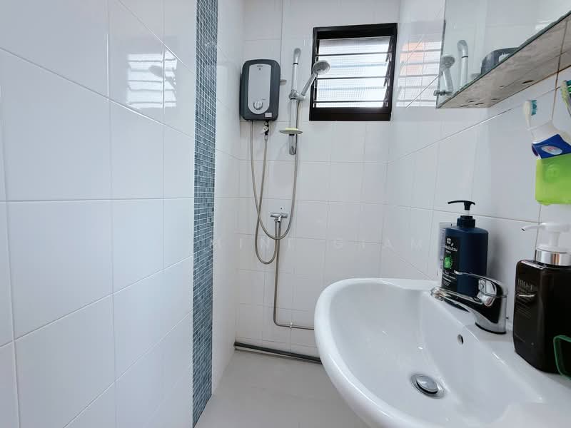 506 Bukit Batok Street 52, 506 Bukit Batok Street 52, 2 Bedrooms, 743 sqft, HDB Flat For Sale, by Jasmine Giam, 500137598 - Bathroom - PropertyGuru.com.sg