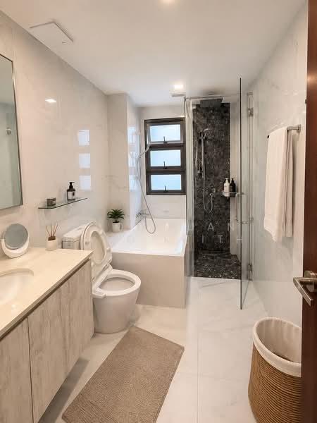Regent Villa, 407 Sixth Avenue, 5 Bedrooms, 3,000 sqft, Semi-Detached House For Rent, by Choi Yuan Hang Keith, 500137602 - Bathroom - PropertyGuru.com.sg
