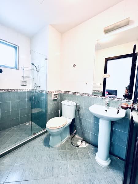 Westwood Park, Westwood Crescent, Room Rental, 200 sqft, Terraced House For Rent, by Sherlyn Wong, 500137607 - Bathroom - PropertyGuru.com.sg