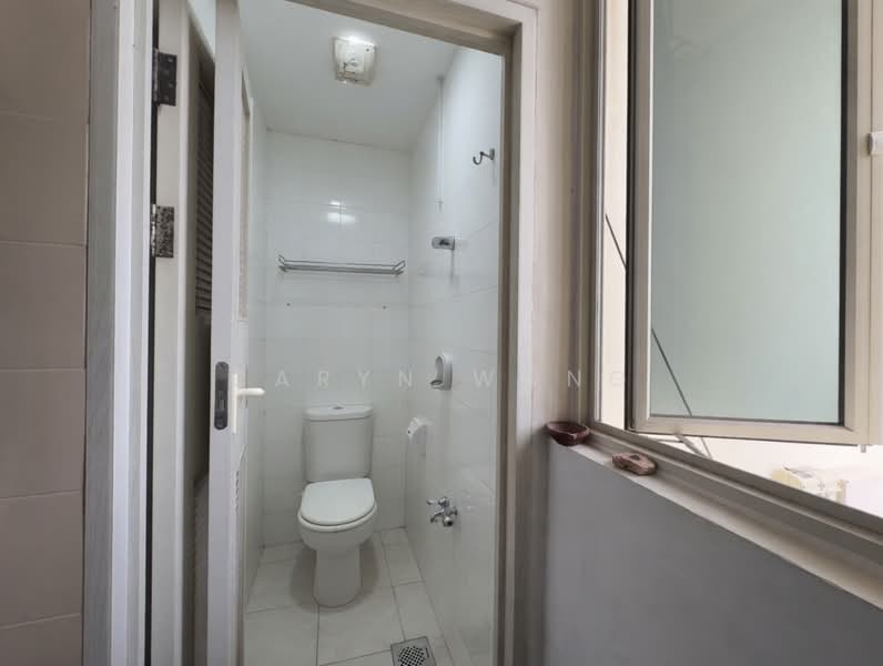 Grosvenor View, 1 Lengkong Empat, 2 Bedrooms, 1,292 sqft, Condominium For Sale, by Caryn Wong, 500137610 - Bathroom - PropertyGuru.com.sg