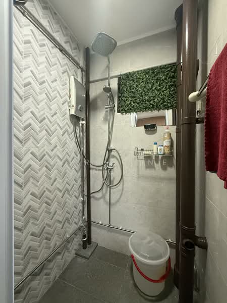 122 Yuan Ching Road, 122 Yuan Ching Road, 1 Bedroom, 646 sqft, HDB Flat For Rent, by Christine Nga, 500137616 - Bathroom - PropertyGuru.com.sg