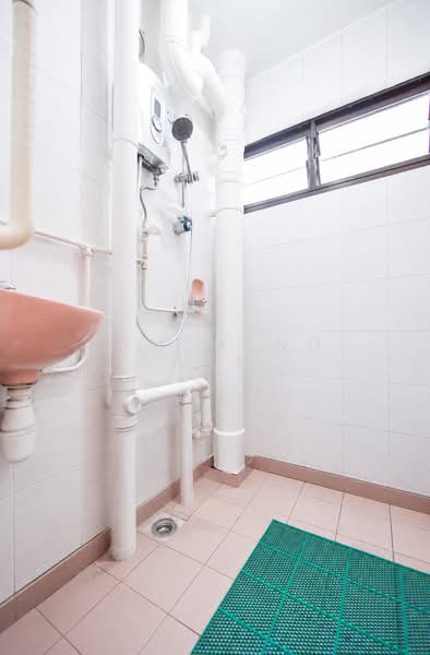 5 Ghim Moh Road, 5 Ghim Moh Road, Room Rental, 136 sqft, HDB Flat For Rent, by Sim Meng Wee, 500137622 - Bathroom - PropertyGuru.com.sg