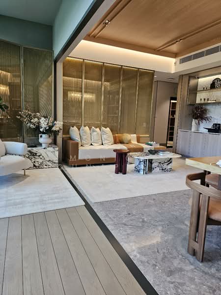 Pinetree Hill, 36 Pine Grove, 5 Bedrooms, 2,874 sqft, Condominium For Sale, by Monica Bounaparte, 500137623 - Living Room - PropertyGuru.com.sg