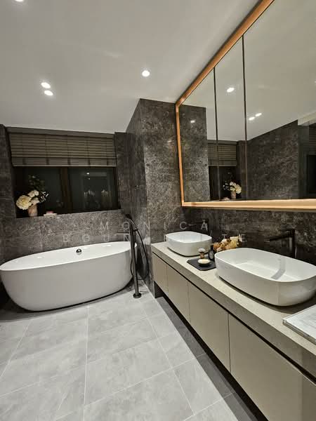 Pinetree Hill, 36 Pine Grove, 5 Bedrooms, 2,874 sqft, Condominium For Sale, by Monica Bounaparte, 500137623 - Bathroom - PropertyGuru.com.sg