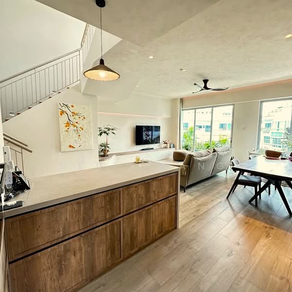 The Stellar, 10 West Coast Road, 4 Bedrooms, 2,207 sqft, Condominium For Sale, by Betty Pang, 500137627 - Living Room - PropertyGuru.com.sg