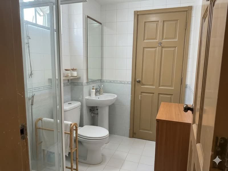 Burgundy Hill, Burgundy Crescent, 5 Bedrooms, 3,165 sqft, Semi-Detached House For Sale, by Jane Ee, 500137631 - Bathroom - PropertyGuru.com.sg