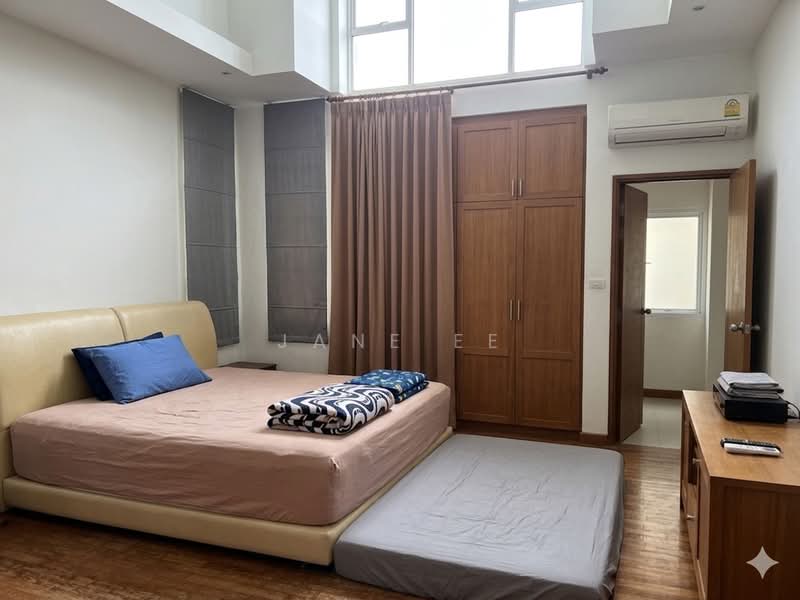 Burgundy Hill, Burgundy Crescent, 5 Bedrooms, 3,165 sqft, Semi-Detached House For Sale, by Jane Ee, 500137631 - Bedroom - PropertyGuru.com.sg
