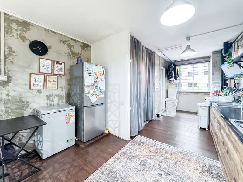 896 Tampines Street 81, 896 Tampines Street 81, 3 Bedrooms, 1,119 sqft, HDB Flat For Sale, by Keesya Ang, 500137636 - Kitchen - PropertyGuru.com.sg